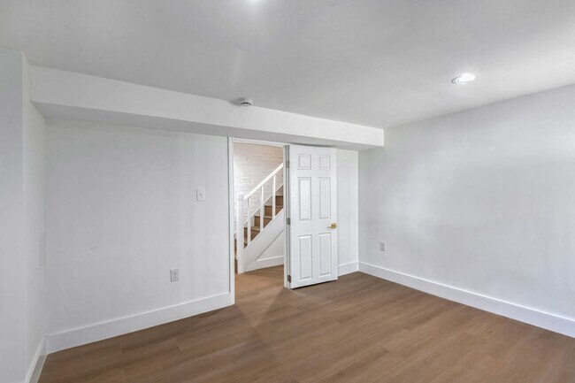 Building Photo - Columbia Heights Apartment | 1 Bed | 1 Bath | 450 Sf