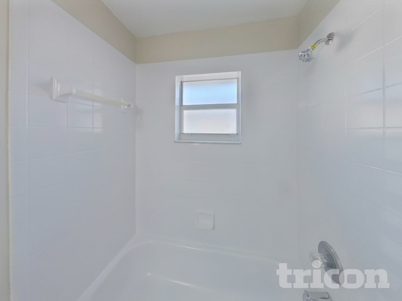 Building Photo - 10330 Summerview Cir