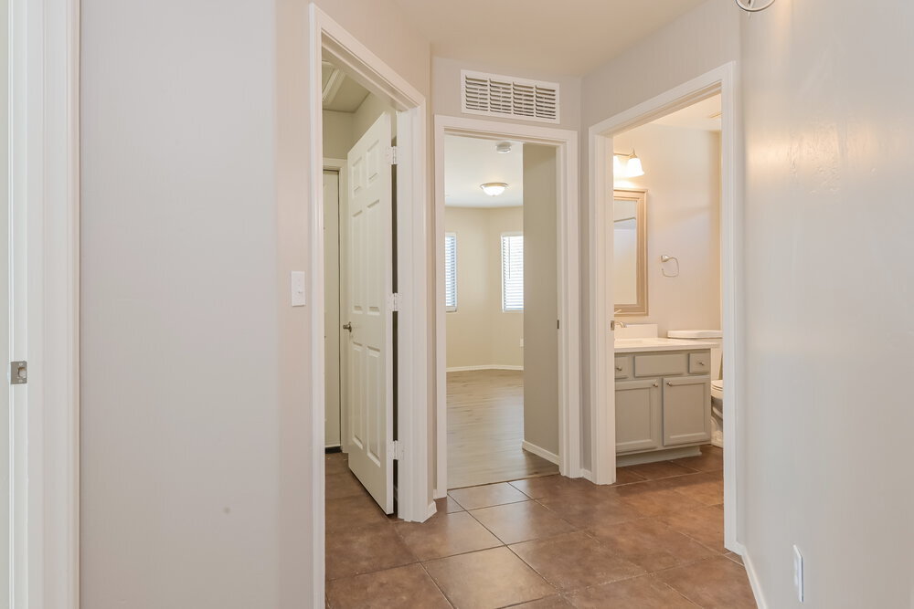 Building Photo - 7103 S Providence Dr