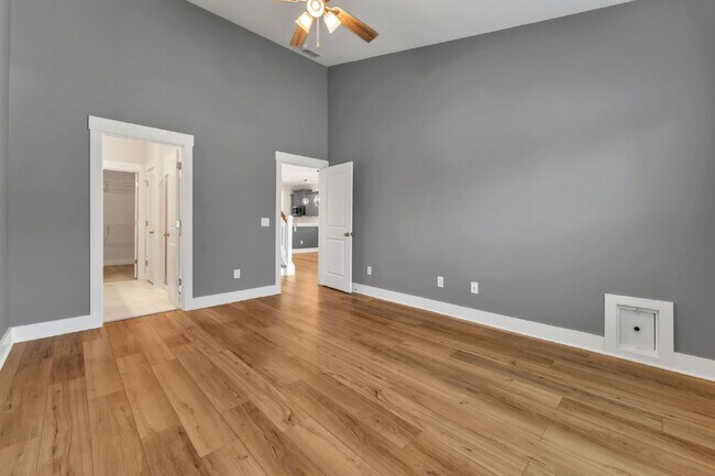 Building Photo - Elegant 3 Bed / 2.5 Bath Luxury Townhome + Bonus Room in Indigo Pointe with Main-Level Primary Su...