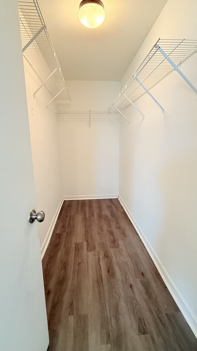 Building Photo - 15251 Tyler Mill Dr