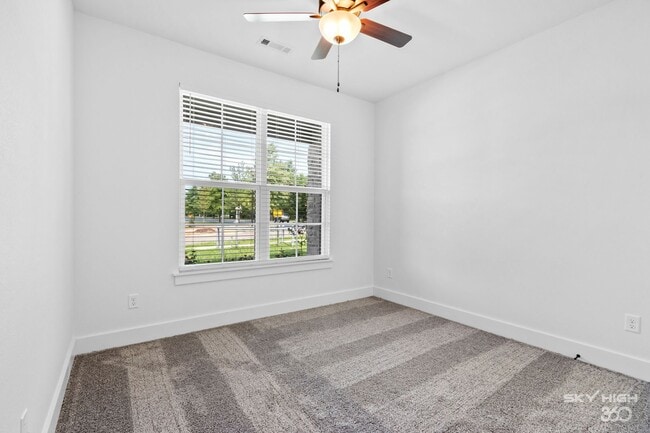 Building Photo - 2196 N Woodlark Ln