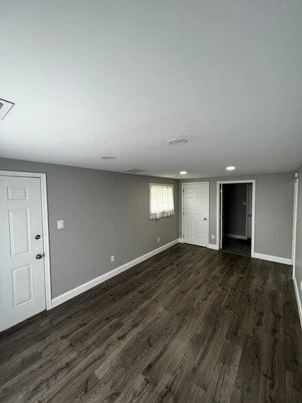 Building Photo - 17 Trellis Rd