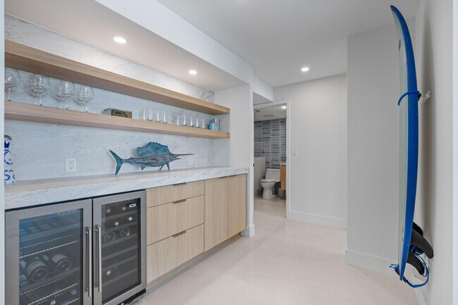 Building Photo - 10410 S Ocean Dr