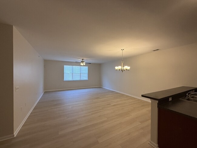 Building Photo - 924 Southmoor Dr