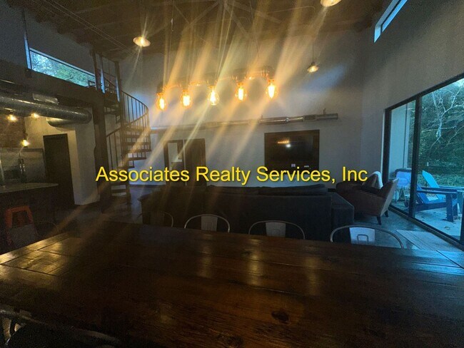 Building Photo - Modern Industrial 2Bed/2Bath Plus Loft in NW Gainesville