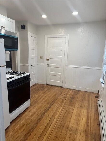 Building Photo - 1229 Narragansett Blvd