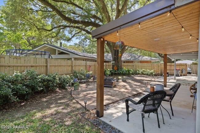 Building Photo - 325 Alice Dr