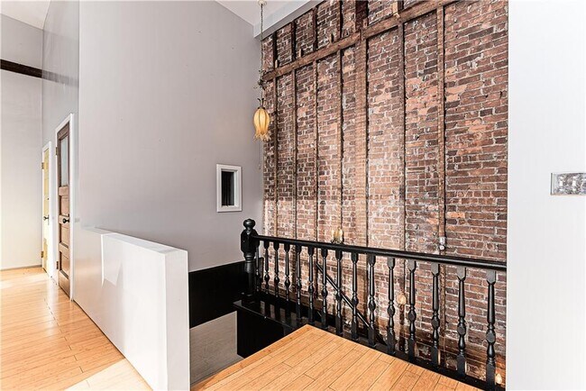 Building Photo - 114 Main St