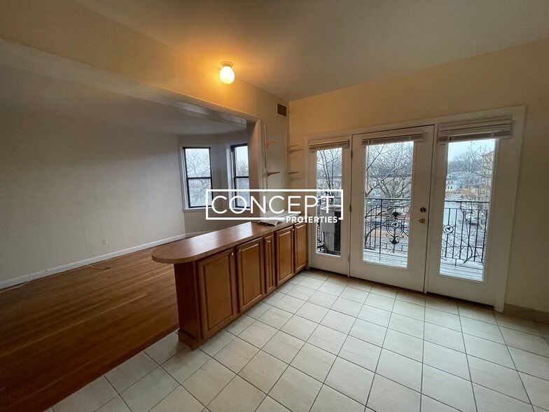 Building Photo - 1131 Commonwealth Ave