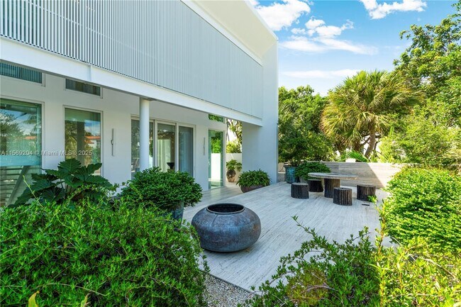 Building Photo - 440 S Mashta Dr