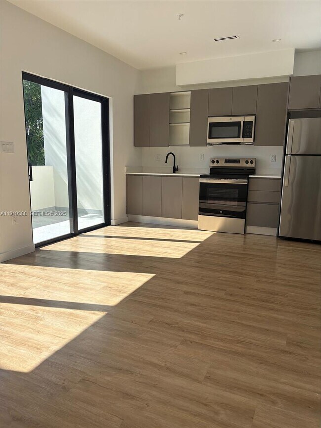 Building Photo - 85 NE 55th St