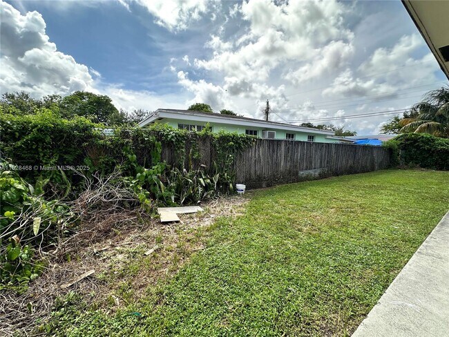 Building Photo - 6035 SW 39th St