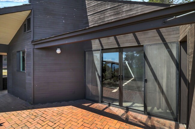 Building Photo - 2466 E Matsen Ln
