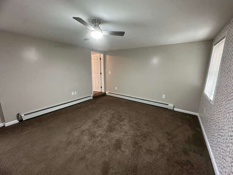 Building Photo - 17 Central St