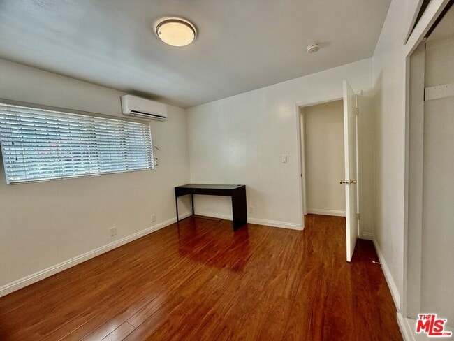 Building Photo - 2328 Pine St