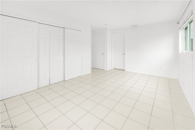 Building Photo - 2927 SE 15th Pl