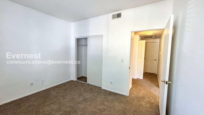 Building Photo - 5655 E Sahara Ave