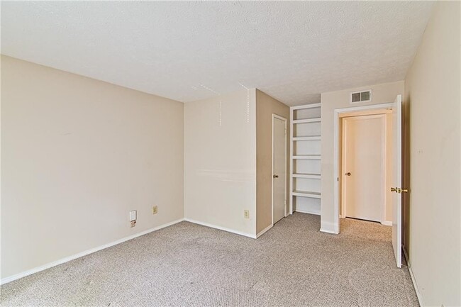 Building Photo - 1102 Augusta Dr