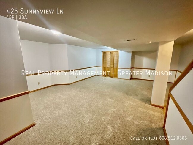 Building Photo - 425 Sunnyview Ln