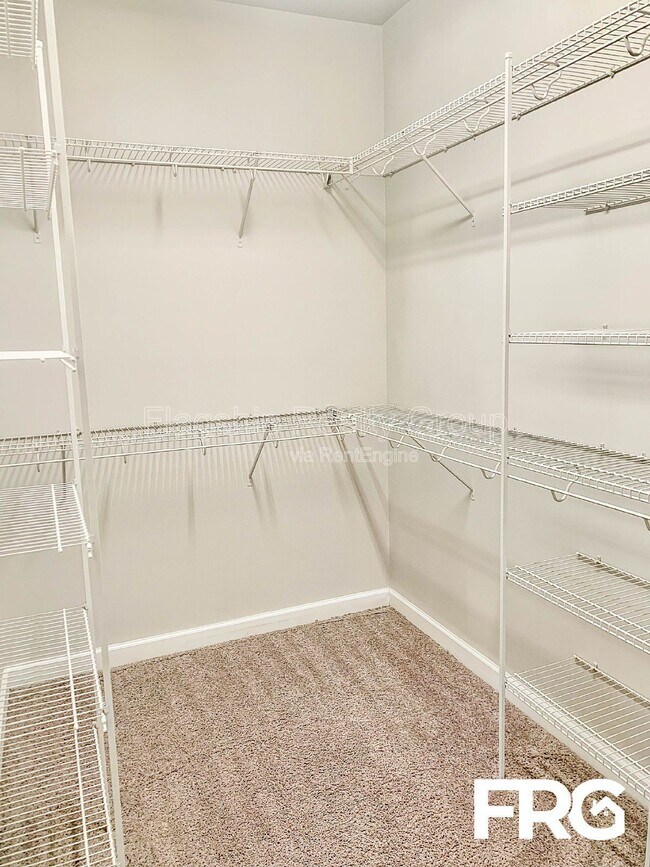 Building Photo - 230 Planters Ridge Dr