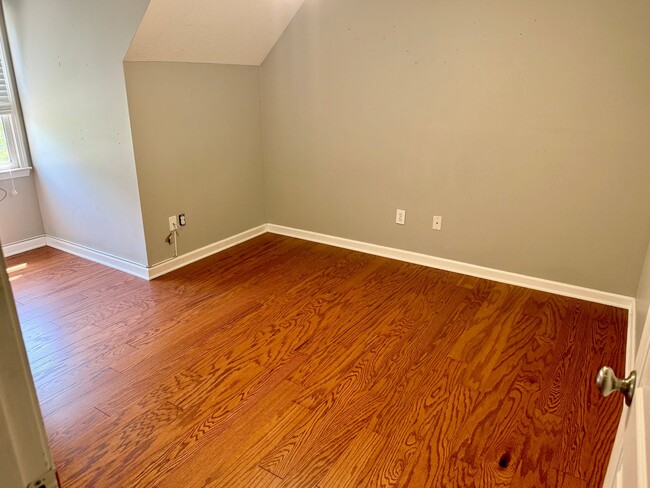 Building Photo - 3053 Woodale Cir
