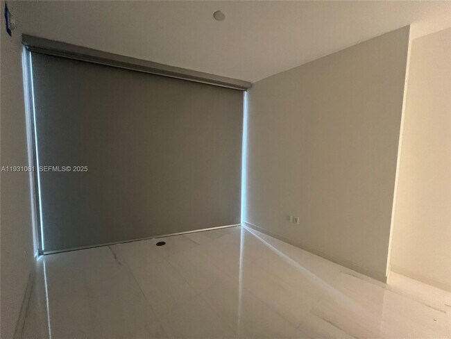 Building Photo - 300 Biscayne Blvd Way