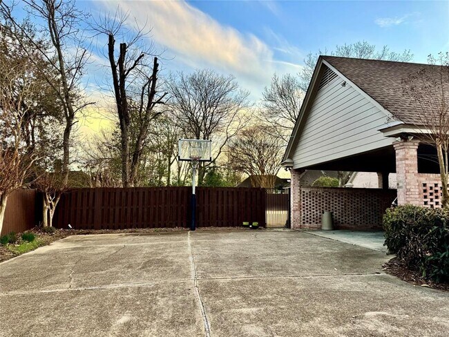 Building Photo - 2630 Aimee Dr