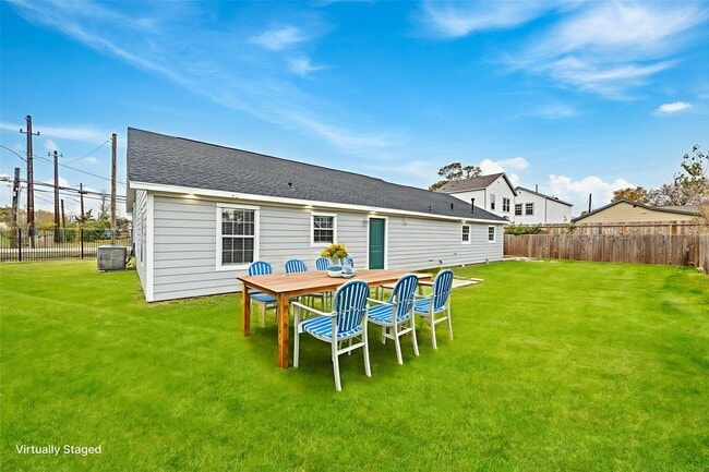 Building Photo - 4611 Idaho St