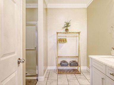 Building Photo - This exquisite condo boasts breathtaking o...