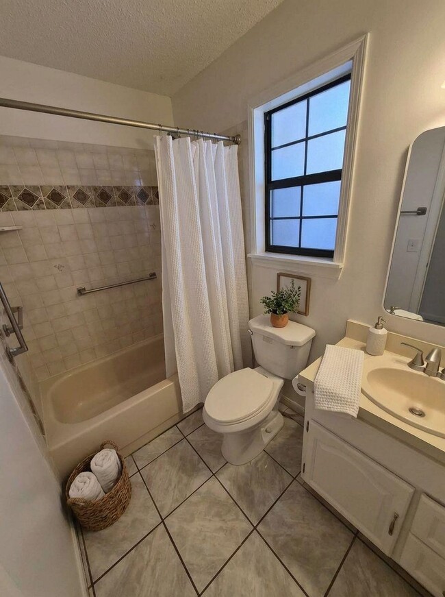 Building Photo - 57 Shores Blvd