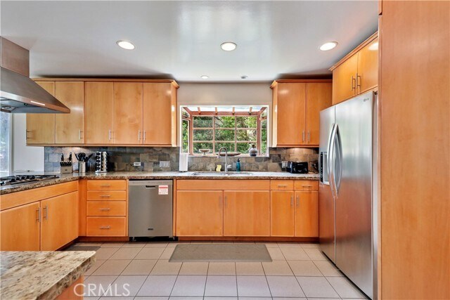 Building Photo - 7161 Grasswood Ave