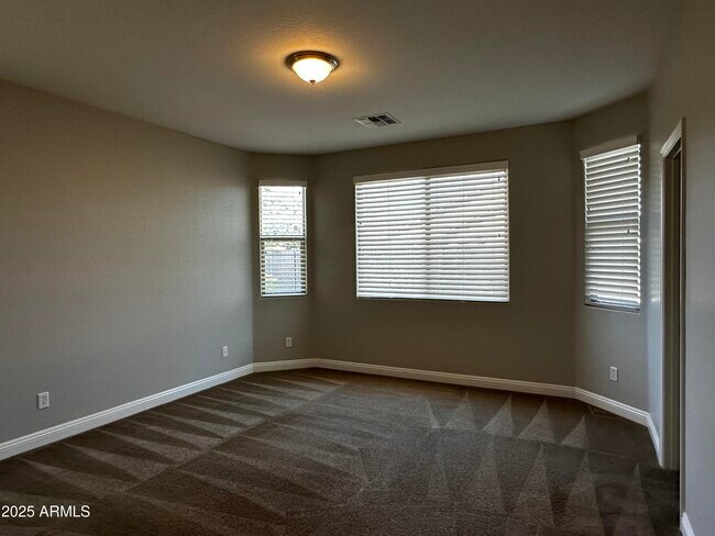 Building Photo - 1686 W Paisley Dr