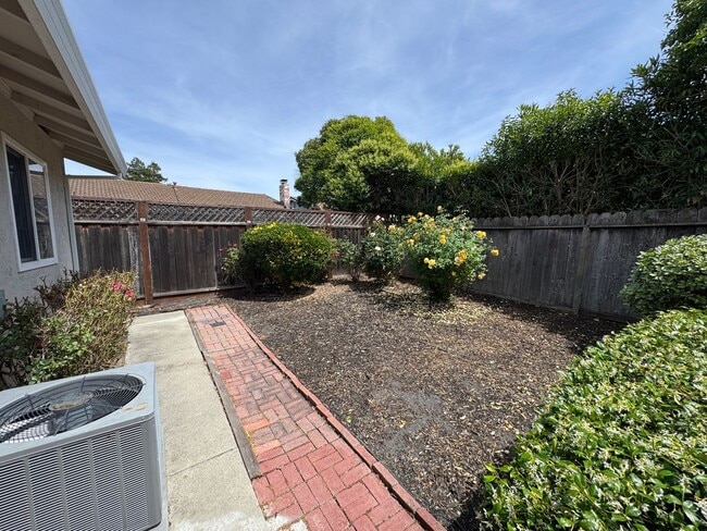 Building Photo - Perfect Shape Single Family Home in Dublin with many upgrades