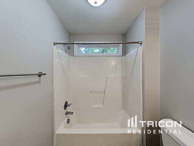 Building Photo - 3012 Brittany Dr