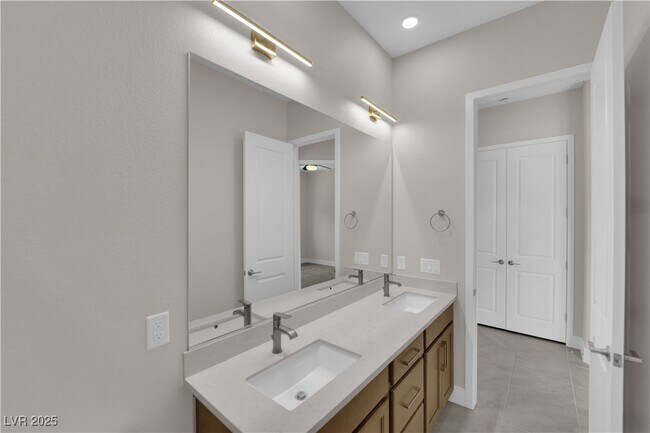 Building Photo - 11032 Rolling Vista Dr