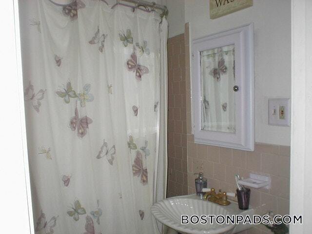 Building Photo - 55 Park Dr