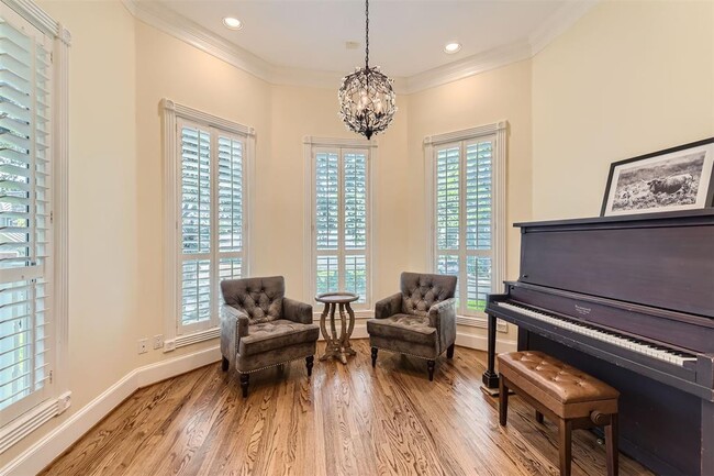 Building Photo - 2390 W 8th St