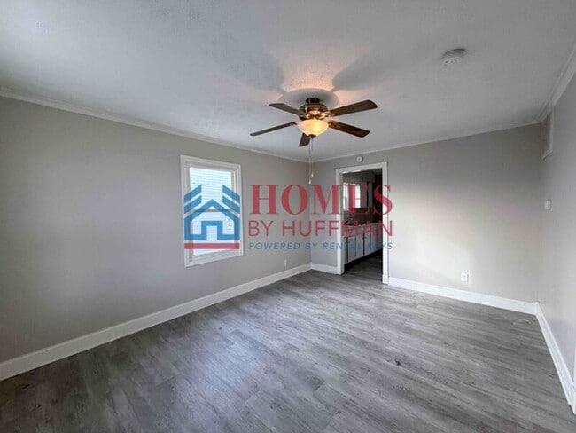 Building Photo - Two Bedroom House | Move In Ready