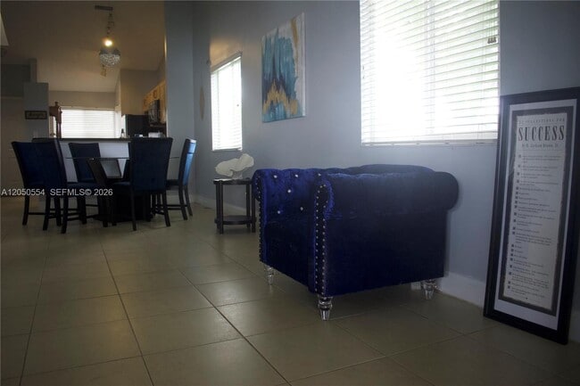 Building Photo - 2700 SW 55th St