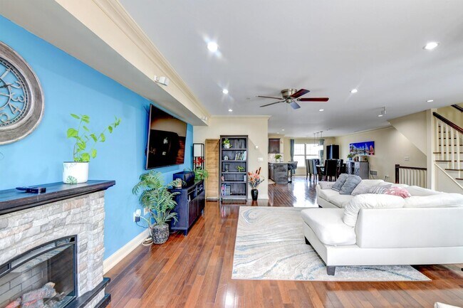 Building Photo - 1625 Paterson Plank Rd