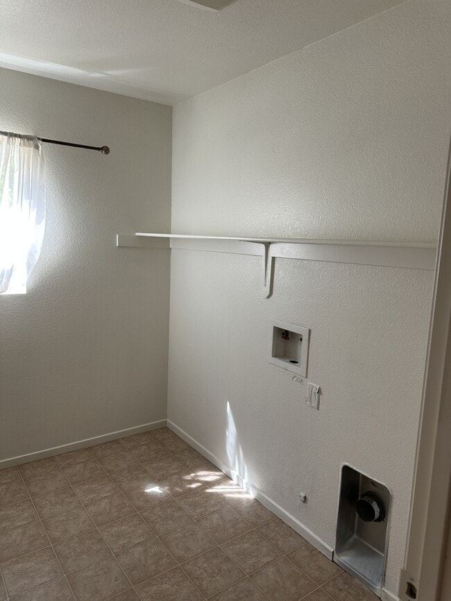 Building Photo - Stockton 4 Bedroom 2.5 Bathroom Home.