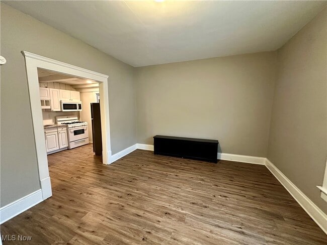 Building Photo - 132 Beck Ave