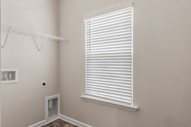 Building Photo - 3BR Townhome, Brand New - Simpsonville