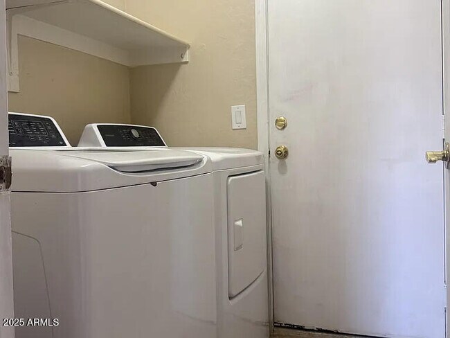 Building Photo - 3545 E Crescent Way