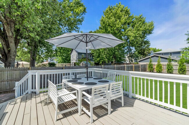 Building Photo - 1205 7th Ave