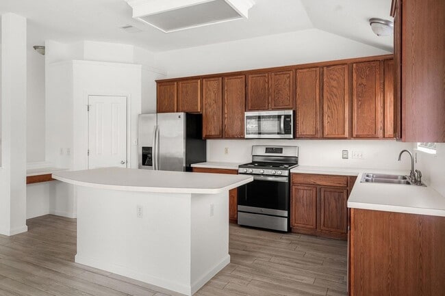 Building Photo - 5900 Taylorcrest Dr