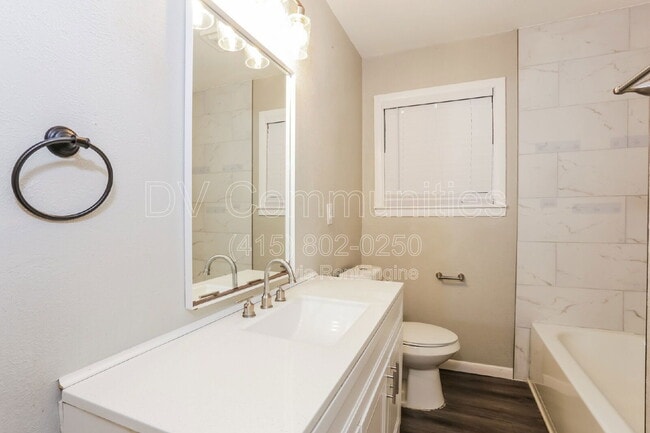 Building Photo - 2901 Creston Ave