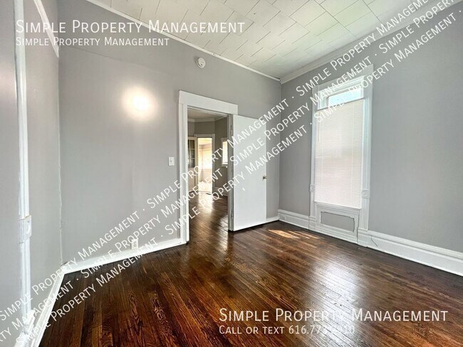 Building Photo - 906 Jefferson Ave SE