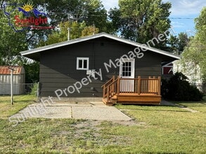 Building Photo - 1 Bed 1 Bath Bungalow